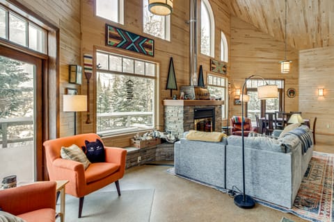 4-Season Recreation: Secluded Pike River Cabin House in Minnesota