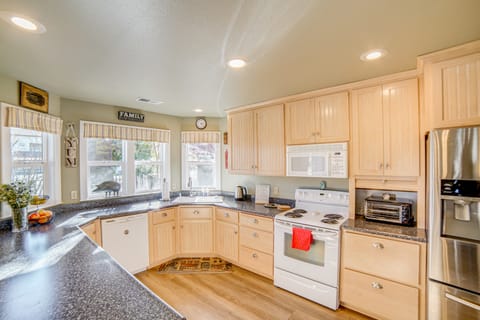 Walk to Boat Launch! 'Heritage House of Lakeport' House in Lakeport