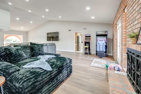 Putting Green! Fairway Retreat on Dobson Ranch House in Dobson Ranch