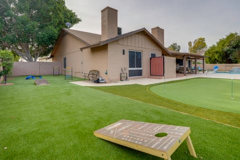 Putting Green! Fairway Retreat on Dobson Ranch House in Dobson Ranch