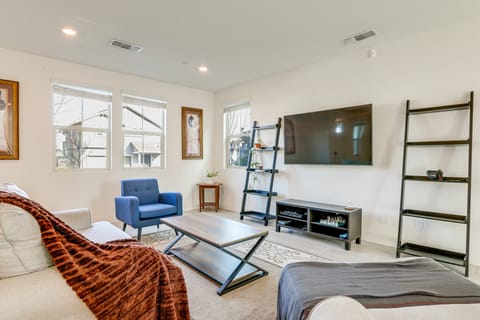 7 Mi to Dtwn Sacramento: Peaceful Gem w/ Patio! House in Sacramento