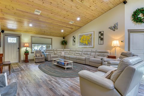 Peaceful 3-Bedroom Home w/ Pool in Sarasota House in Sarasota