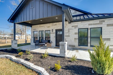 'The Lazy Joey' Stylish 3BR Near Round Top & A&M! House in Texas