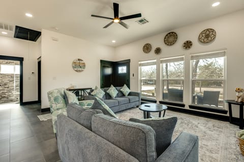 ‘Roo's Hideaway’ Modern 3BR Near Round Top & A&M! House in Texas