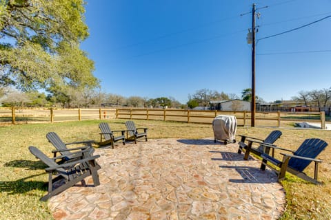 Modern 2BR Near Lake Somerville & Round Top House in Texas