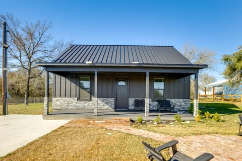 Modern 2BR Near Lake Somerville & Round Top House in Texas