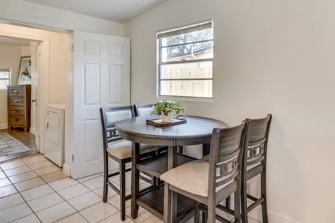 2 Mi to Busch Gardens! Family Getaway in Tampa House in Tampa