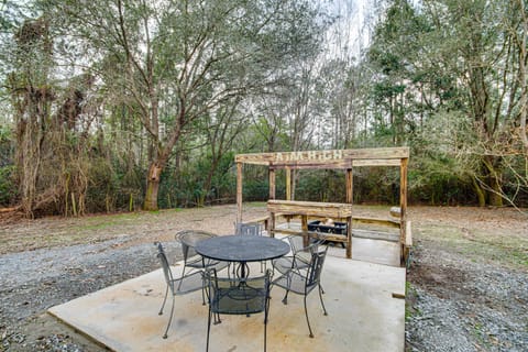4 Mi to Gulf Coast Winter Classics: Quiet Retreat Cottage in Harrison County