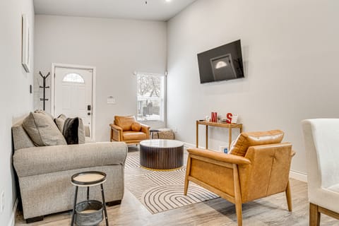 ‘The Modern Slant’ Stylish Home Near Dtwn Indy! House in Indianapolis