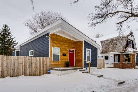 ‘The Modern Slant’ Stylish Home Near Dtwn Indy! House in Indianapolis