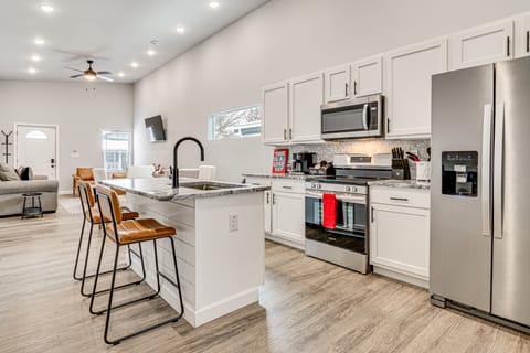 ‘The Modern Slant’ Stylish Home Near Dtwn Indy! House in Indianapolis