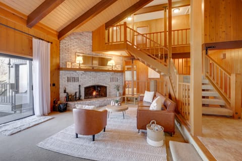 Mtn & Valley Views! Rimforest Lodge w/ Fireplace House in Rimforest