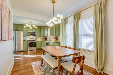 < 1 Mi to MSU! Updated Springfield House w/ Deck House in Springfield