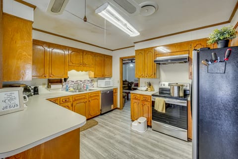 Family Home w/ Yard - 5 Mi to Jackson State Campus House in Jackson