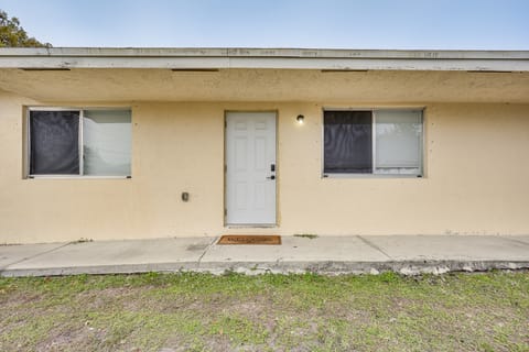 Walk to The Big Easy Casino: Cozy Apt Near Beaches Apartment in Hallandale Beach