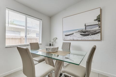 Walk to The Big Easy Casino: Cozy Apt Near Beaches Apartment in Hallandale Beach