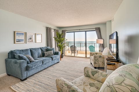 Great for Families! Murrells Inlet Beachfront Gem Apartment in Garden City