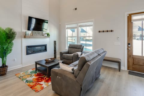 'Lakeside Retreat' w/ Boat Dock in Greenwood! House in Lake Greenwood