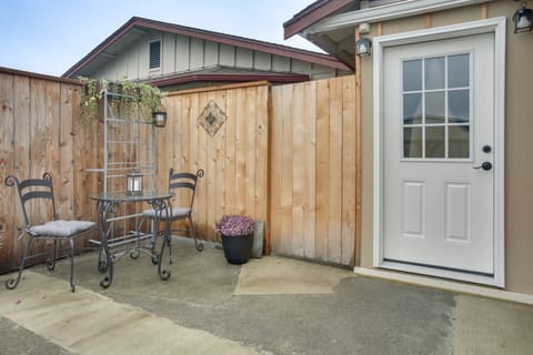 1 Mi to Dtwn Sequim: Modern Escape Near Everything Apartment in Sequim