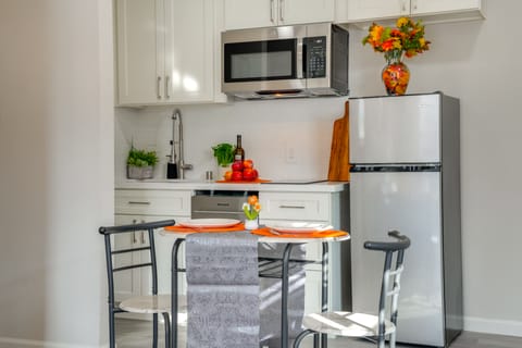 Great for Digital Nomads! Convenient Manteca Apt Apartment in Manteca