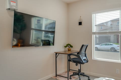 Great for Digital Nomads! Convenient Manteca Apt Apartment in Manteca