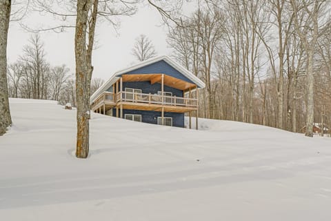 Game Room & Dock: Lakefront Park Falls Getaway House in Wisconsin