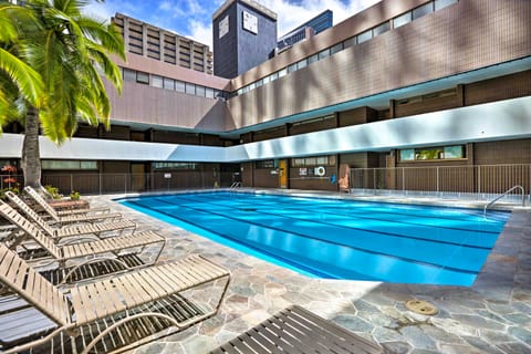Free Parking Pool Harbor View Access Honolulu Gem! Apartment in Honolulu