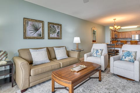 Gulf-View Retreat w/ Private Beach in Destin! Apartment in Destin