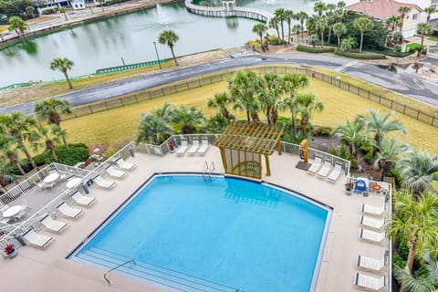 Gulf-View Retreat w/ Private Beach in Destin! Apartment in Destin