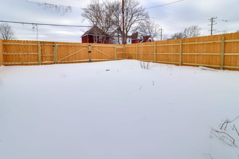 1 Mile to Henry Ford Hospital! Renovated Rental House in Detroit