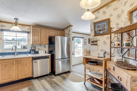 Hike, Fish & Unwind: Mtn-View Gem in Cedaredge! House in Colorado