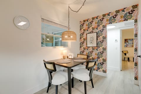 Hot Tub & Courtyard Access! North Palm Beach Home House in North Palm Beach