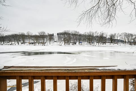 Deck & Fire Pit! Muskingum Fishing Cabin House in Ohio