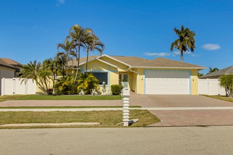 < 2 Mi to Marco Island Beach Access: Modern Oasis House in Marco Island