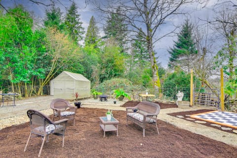 Peace & Serenity in Gresham! Sleek Home w/ Yard House in Gresham