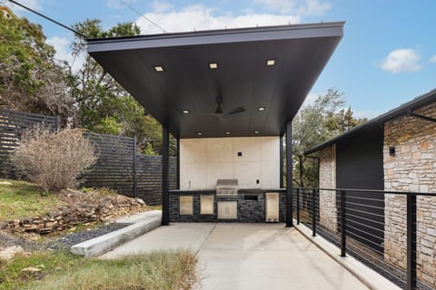 Luxurious Austin Hideaway! 4,400-Sq-Ft Estate House in Lake Austin