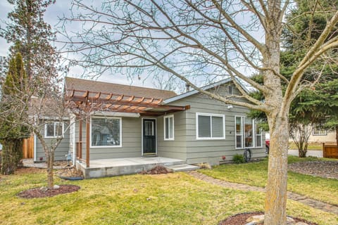 3 Mi to Coeur d'Alene Lake! Cozy Mtn-Town Getaway House in Coeur dAlene