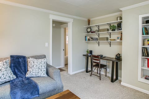 3 Mi to Coeur d'Alene Lake! Cozy Mtn-Town Getaway House in Coeur dAlene