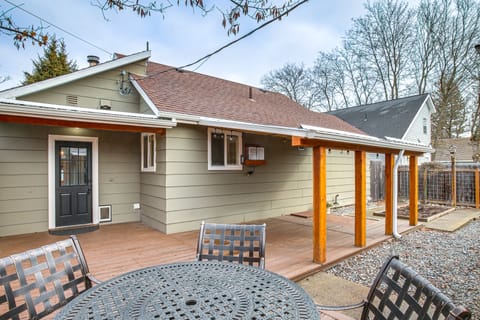 3 Mi to Coeur d'Alene Lake! Cozy Mtn-Town Getaway House in Coeur dAlene