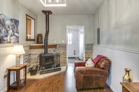 3 Mi to Coeur d'Alene Lake! Cozy Mtn-Town Getaway House in Coeur dAlene