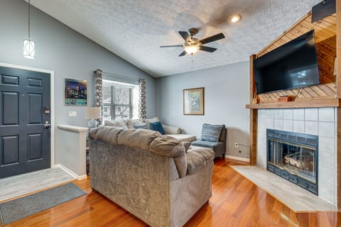 'Castlerea Casa!' Columbus Area Home w/ Yard House in Hilliard