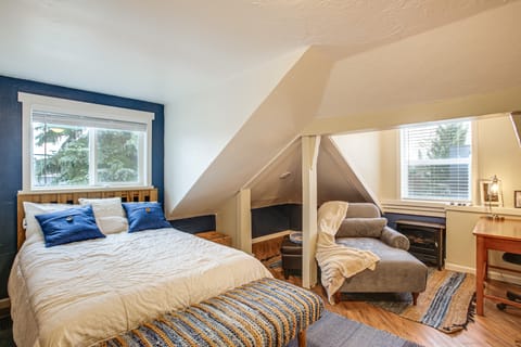 Work & Play in Walkable Midtown Coeur d'Alene! Apartment in Coeur dAlene