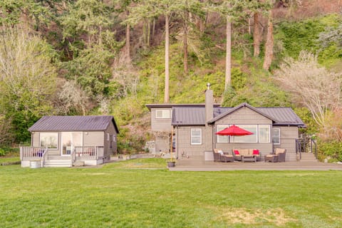 Private 3-Acre Beach! Family Retreat in Freeland House in Whidbey Island