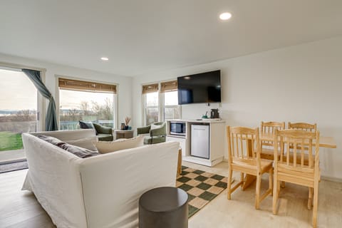 Private 3-Acre Beach! Family Retreat in Freeland House in Whidbey Island