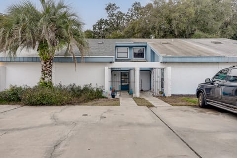 4 Mi to Atlantic Beach: Chic & Trendy Townhouse! Apartment in Jacksonville