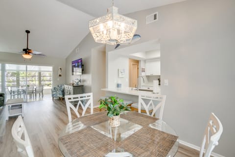 Beach Days & Poolside Fun! Englewood Home w/ Yard House in Rotonda West