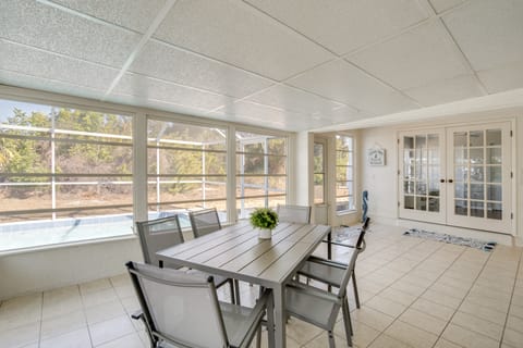 Beach Days & Poolside Fun! Englewood Home w/ Yard House in Rotonda West