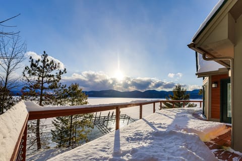 Year-Round Fun in Putnam Station: Lakefront Home! House in Lake George