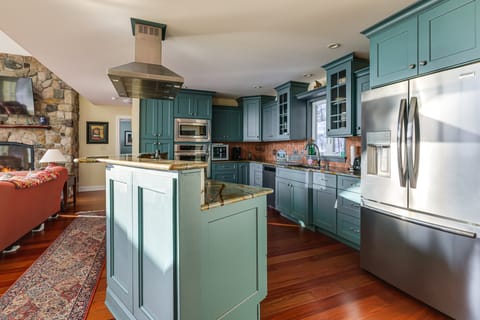 Year-Round Fun in Putnam Station: Lakefront Home! House in Lake George