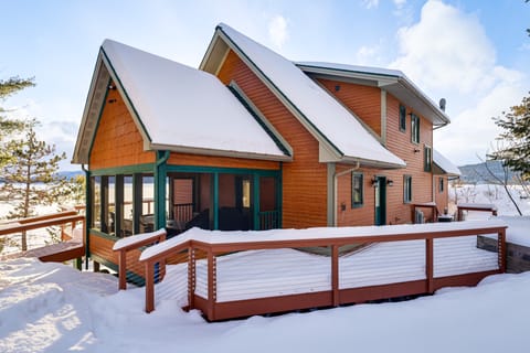 Year-Round Fun in Putnam Station: Lakefront Home! House in Lake George